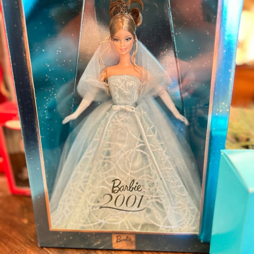 Bonus Full Set of 8 New Year's Collector Edition
2000, 2001, 2002, & 2003 Barbie - Picture 9 of 14